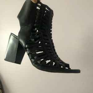 Weaved faux leather heel